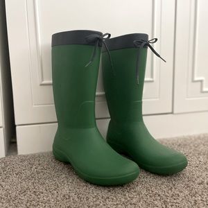 Crocs brand rain boots or gardening boots! Size 8